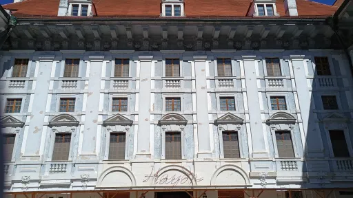 Schloss Esterh&aacute;zy, Innenhof
