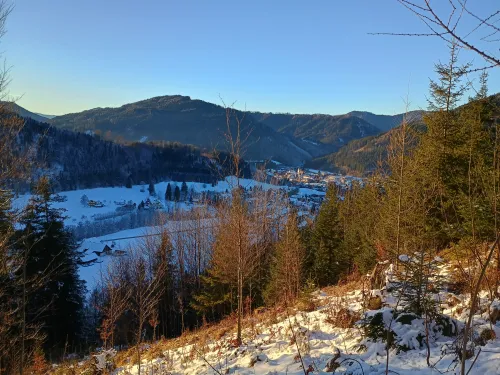 Blick auf Lunz vom Seeauberg im Winter