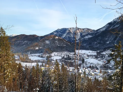 Blick vom Lunzberg &uuml;ber das Dorf auf Scheiblingstein und &Ouml;tscher im Winter